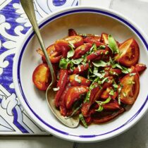 Tomatensalat mit gerösteter Paprika