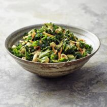 Grünkohlsalat mit Cashewkernen