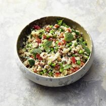 Quinoasalat mit Erbsen und Minze Quinoasalat mit Erbsen und Minze