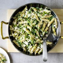 Penne mit Erbsen und Feta