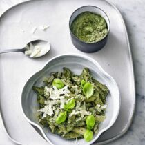 Basilikum-Walnuss-Pesto
mit Oliven Basilikum-Walnuss-Pesto
mit Oliven