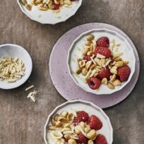 Nussige Beeren-Joghurt-Creme Nussige Beeren-Joghurt-Creme