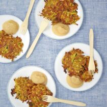 Bunte Reibekuchen mit Apfelmark