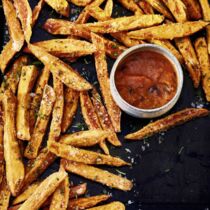 Süsskartoffelpommes 
mit Tomatensauce