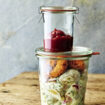 Hirsefrikadellen mit Kartoffelsalat Hirsefrikadellen mit Kartoffelsalat