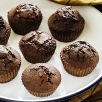 Raw-Cacao-Muffins 
mit Schokokern