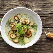 Brezensuppe mit Kräutern