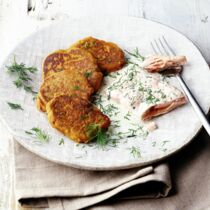 Süsskartoffel-Bratlinge 
mit Lachs