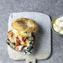 Lachsburger mit Wasabi und Orange Lachsburger mit Wasabi und Orange