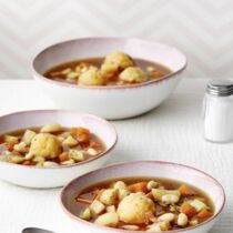 Wurzelgemüseeintopf mit Käseklößchen Wurzelgemüseeintopf mit Käseklößchen