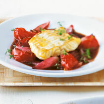 Gegrillter Fisch mit Tomaten
