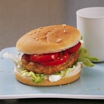 Seelachs-Burger mit Tomaten Seelachs-Burger mit Tomaten