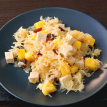 Chilikraut mit Räuchertofu und Mango