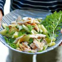 Räucherfischsalat mit Walnüssen