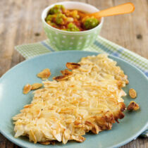 Mandelscholle mit Romanesco Mandelscholle mit Romanesco