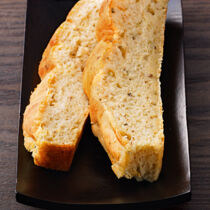 Bergkäsebrot mit Kräutern