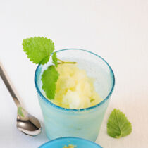 Zitronen-Melissen-Sorbet