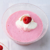 Joghurtkaltschale mit geeisten Himbeeren