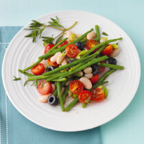 Bohnensalat weiß-grün mit Tomaten und Oliven Bohnensalat weiß-grün mit Tomaten und Oliven