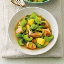 Putenragout mit Sellerie und Kartoffeln Putenragout mit Sellerie und Kartoffeln