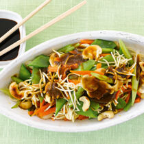 Wok-Nudeln mit Curry-Gemüse Wok-Nudeln mit Curry-Gemüse