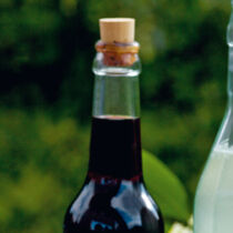 Cassis mit Rotwein und Korn