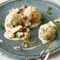 Gedämpfte Semmelknödel