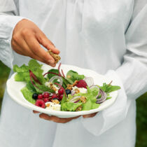 Beerensalat mit Ziegenfrischkäse