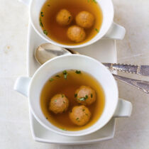 Reh-Consommé mit Wildklößchen Reh-Consommé mit Wildklößchen