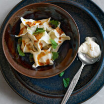 Manti mit Joghurtsauce