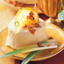 Ananasparfait mit Mandel-Vanille-Krokant Ananasparfait mit Mandel-Vanille-Krokant