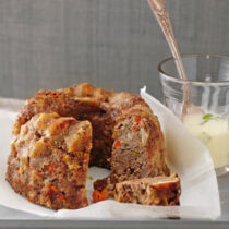 Hackfleischgugelhupf mit Kartoffelsauce