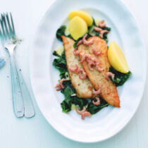 Scholle mit Spinat und Krabben