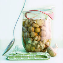 Eingelegte Champignons mit Oliven Eingelegte Champignons mit Oliven
