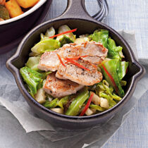 Pikant-süßes Weißkohlgemüse mit Schweinefilet Pikant-süßes Weißkohlgemüse mit Schweinefilet