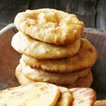 Frittiertes Hefebrot