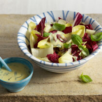 Radicchio-Chicorée-Salat mit Käsedressing