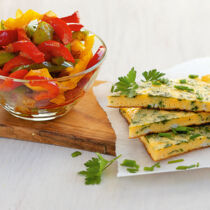 Omelett mit buntem Paprikagemüse