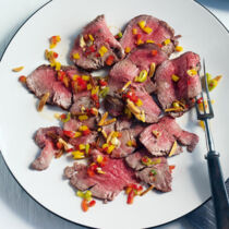 Roastbeef mit Paprika-Salsa Roastbeef mit Paprika-Salsa
