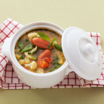 Gemüseeintopf mit Würstchen Gemüseeintopf mit Würstchen