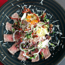 Lauwarm mariniertes Entrecôte mit kleinen Nudeln