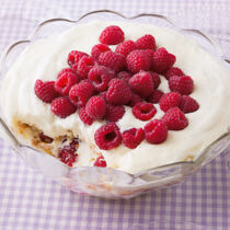 Sherry-Trifle mit Himbeeren