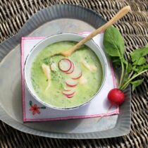 Radieschenblättersuppe mit Saibling Radieschenblättersuppe mit Saibling