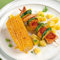 Chili-Maiskolben mit Spiessen Chili-Maiskolben mit Spiessen