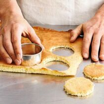 Kleine helle Biskuitböden Kleine helle Biskuitböden