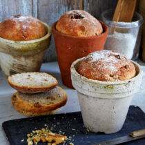 Quarkkornbrot im Tontopf