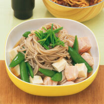 Buchweizennudeln mit Lachs und Tofu Buchweizennudeln mit Lachs und Tofu