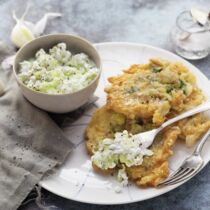 Brokkoli-Fritters mit Tsatsiki Brokkoli-Fritters mit Tsatsiki