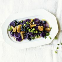 Blauer Kartoffelsalat mit Pilz-Vinaigrette Blauer Kartoffelsalat mit Pilz-Vinaigrette