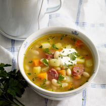 Weiße Bohnensuppe mit Mettendchen